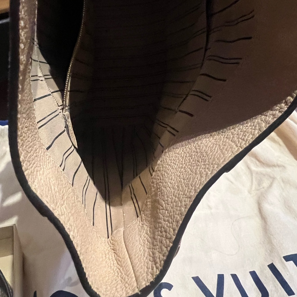 🥳SALE 🥳LIKE NEW AUTHENTIC LOUIS VUITTON CROSSBODY/TOP HANDLE BAG💕🥰❤️ - Picture 15 of 16